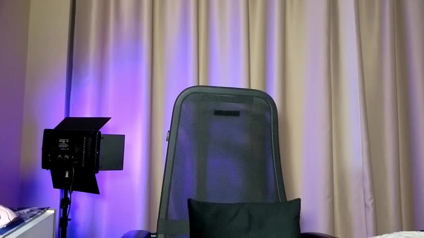 AmyLeeplay Cam Model Chat October 2, 2025