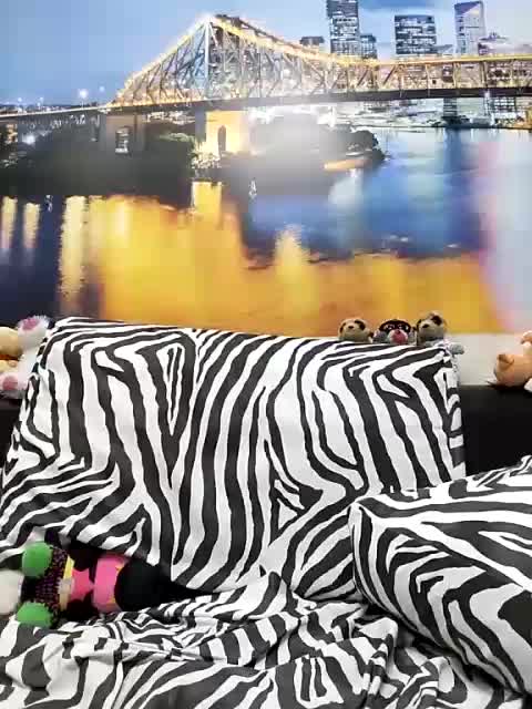 Lona-S Cam Model Chat October 2, 2025