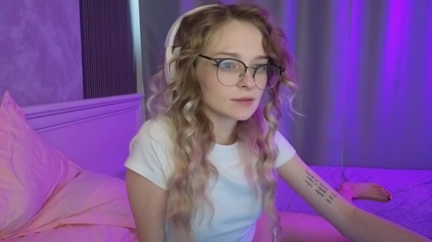 vialeta_baby Cam Model Chat October 2, 2025