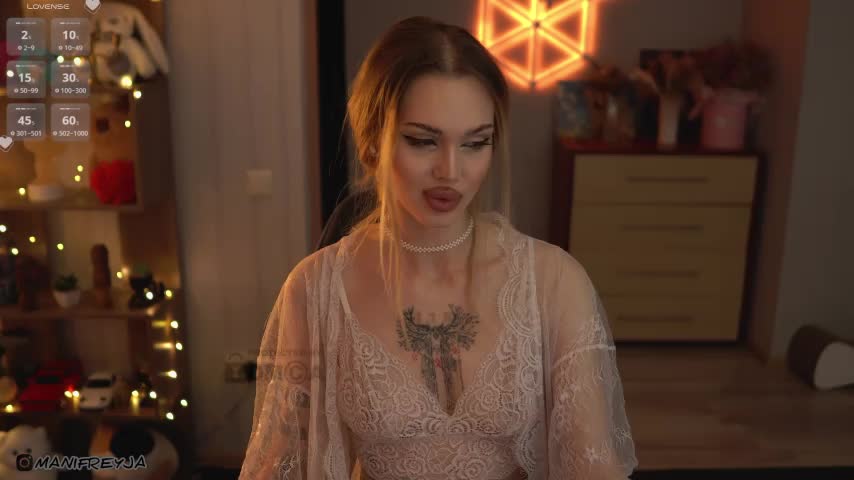 ManiFreyja Cam Model Chat October 2, 2025