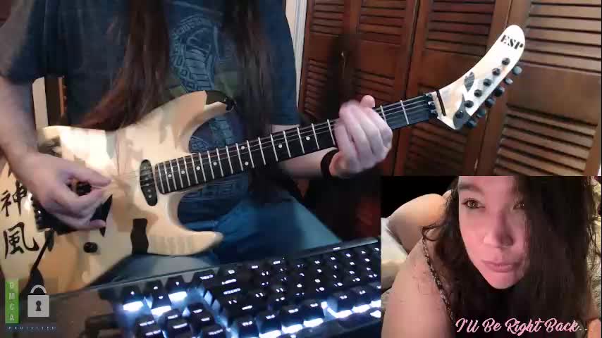 livewifecambjs Cam Model Chat October 2, 2025