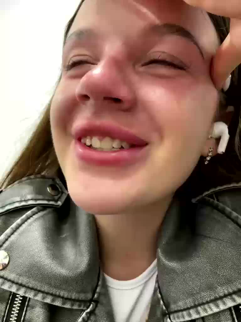 Rosalinelov Cam Model Chat October 2, 2025