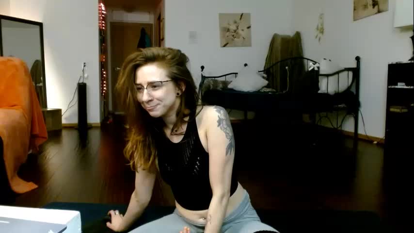 bombshellbaeby Cam Model Chat October 2, 2025