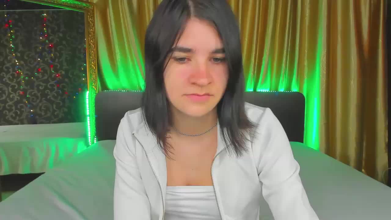 Polly-Love Cam Model Chat October 2, 2025