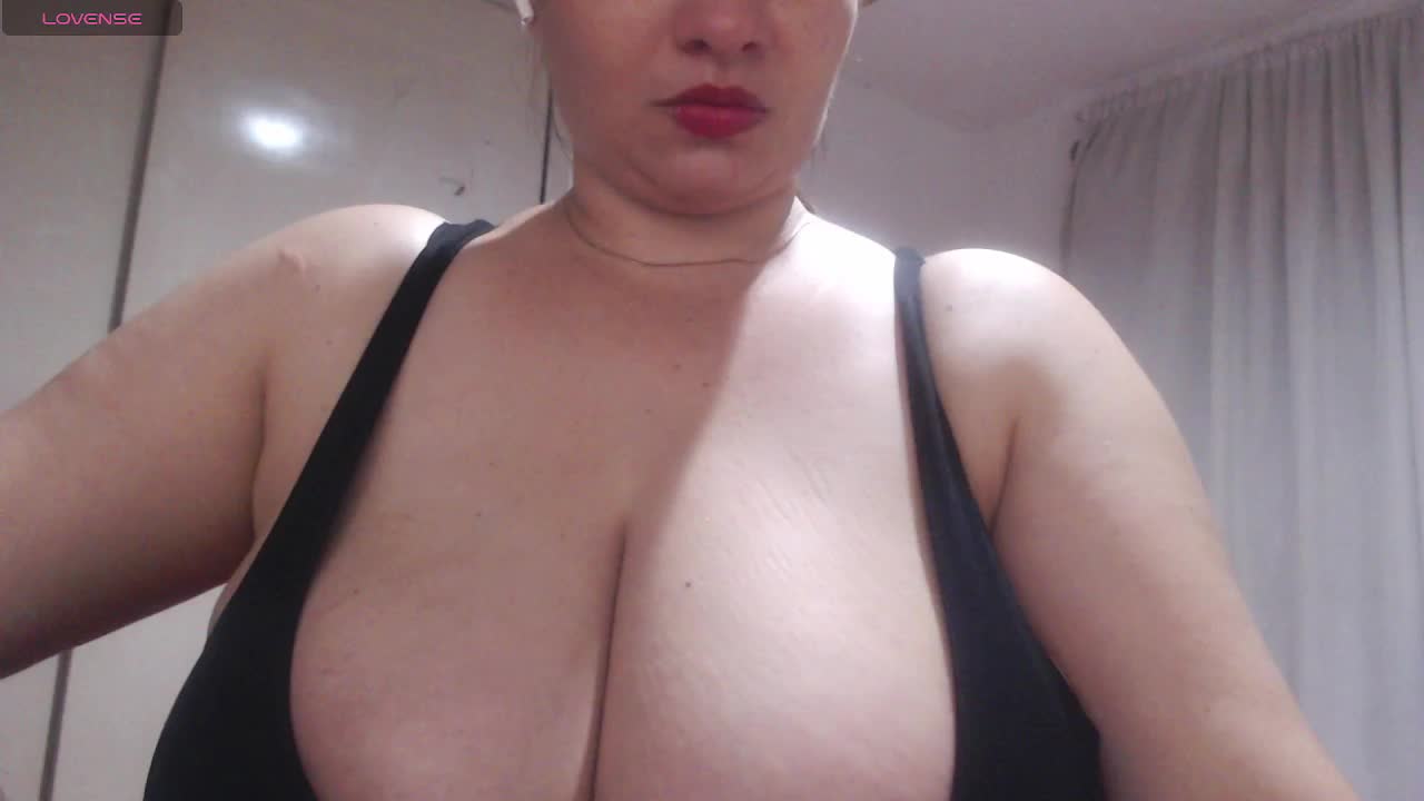 naturalmoommy Cam Model Chat October 2, 2025