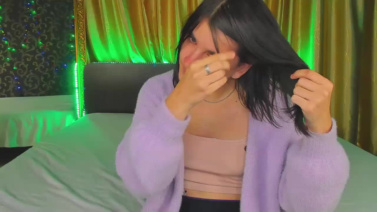 Polly-Love Cam Model Chat October 2, 2025