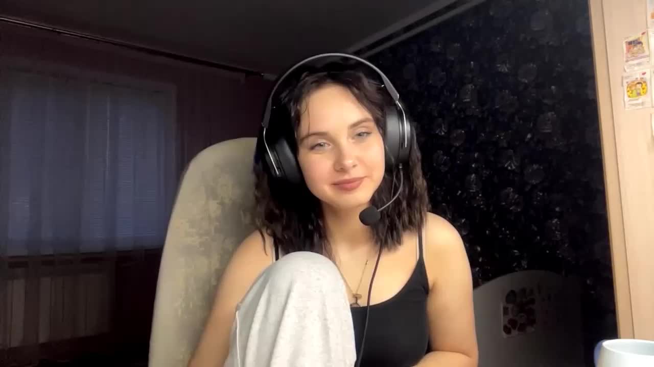 CANDY-LIPS-GIRL Cam Model Chat October 2, 2025