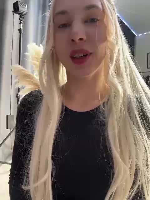 LolaDoll Cam Model Chat October 2, 2025