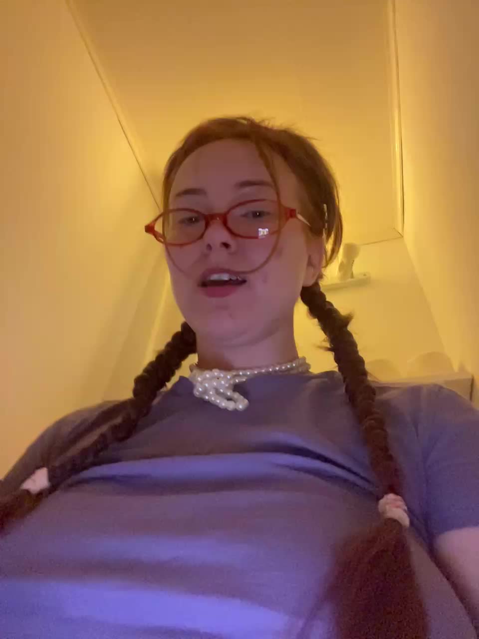 IsabelMoon Cam Model Chat October 2, 2025