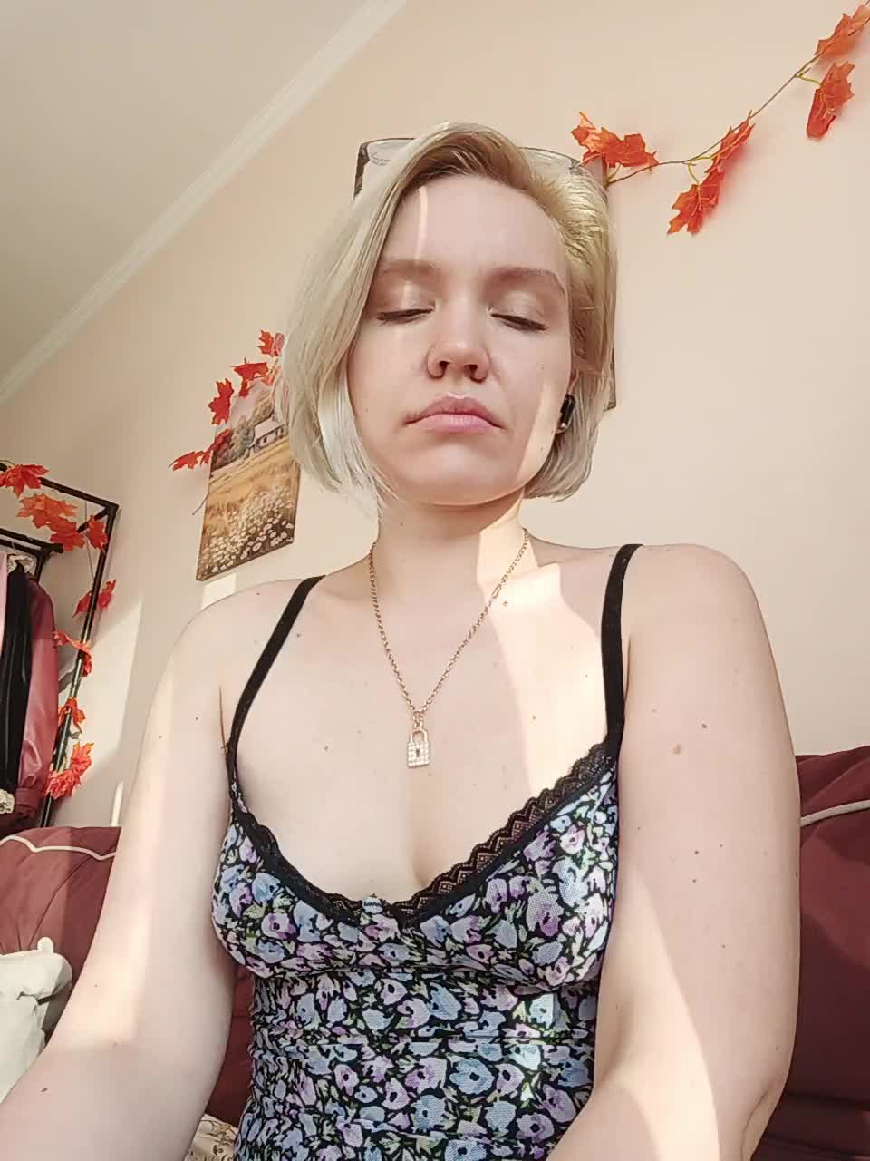 LadyAnny Cam Model Chat October 2, 2025