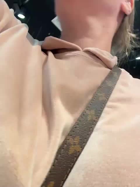 Veronika_Gold Cam Model Chat October 3, 2025