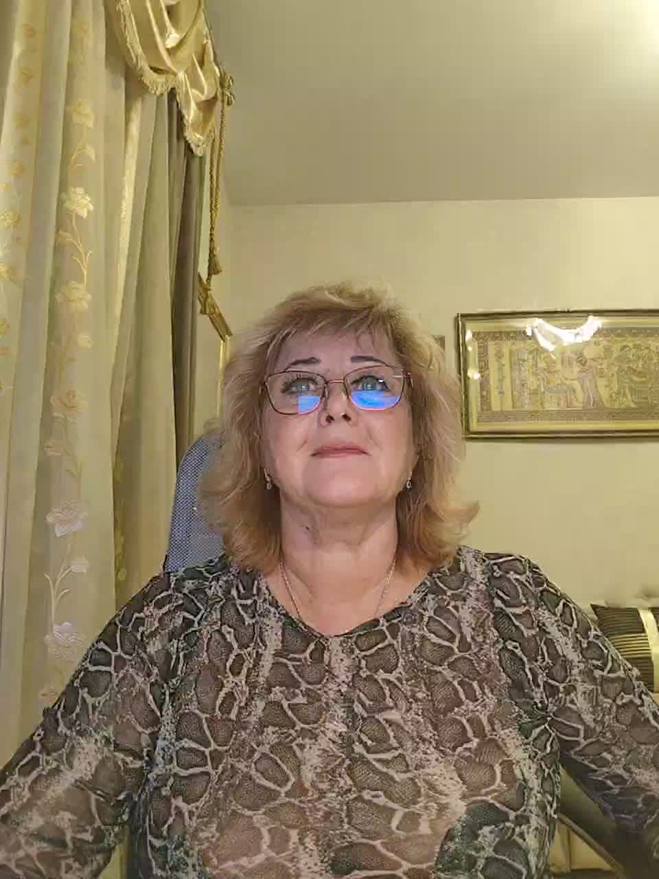 KarinkaSweet Cam Model Chat October 3, 2025