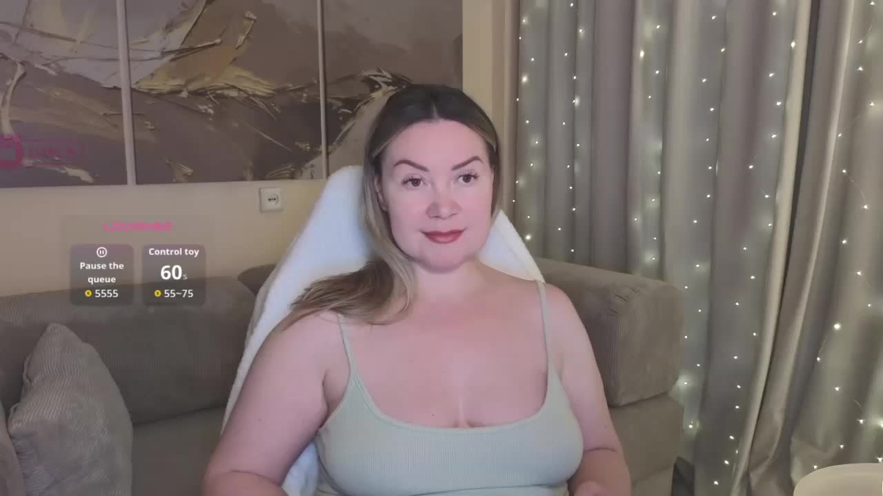 Elya_ Cam Model Chat October 3, 2025