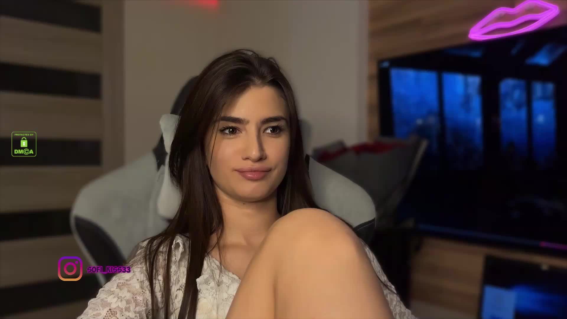 Sofi-Mi Cam Model Chat October 3, 2025