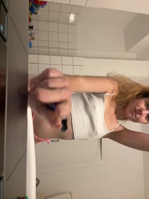 poppysweety122 Cam Model Chat October 3, 2025