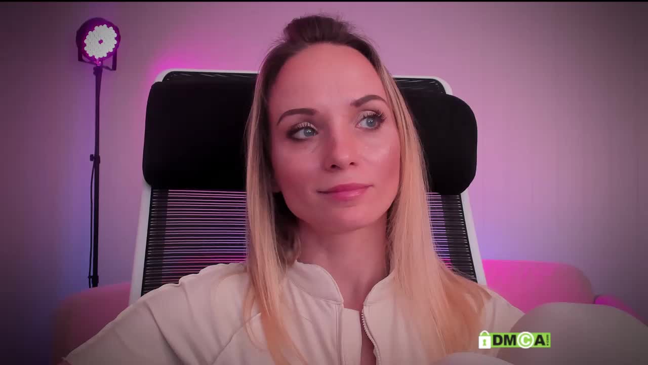 Louise_Dance Cam Model Chat October 3, 2025