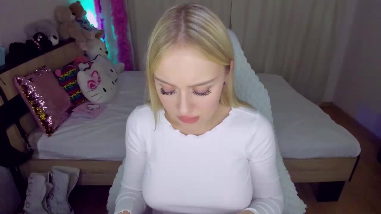 MindyKally Cam Model Chat October 3, 2025