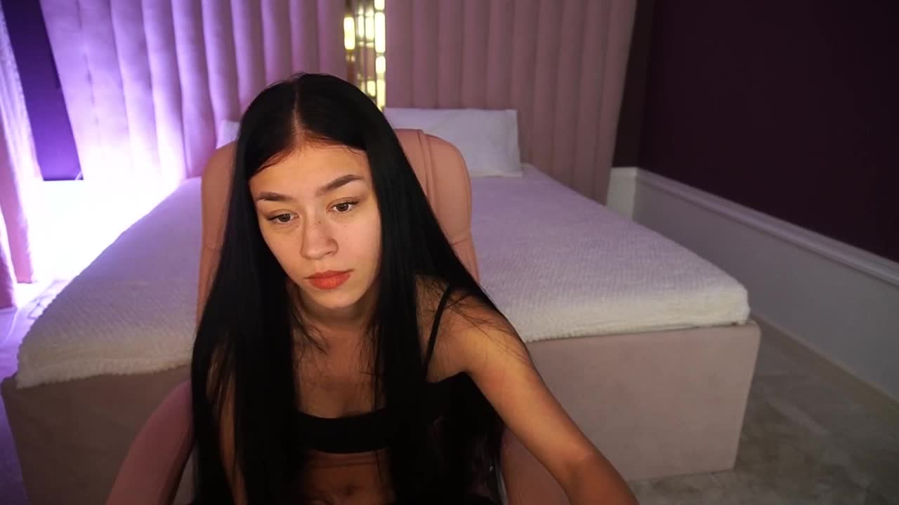 FataleNellie Cam Model Chat October 3, 2025