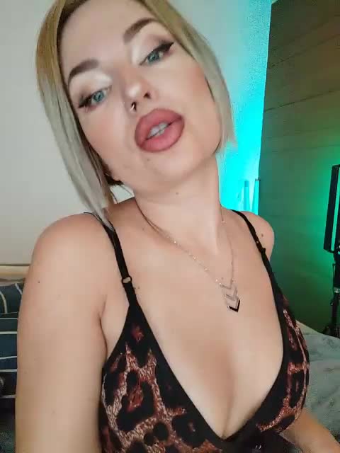 Minni_Mia Cam Model Chat October 3, 2025