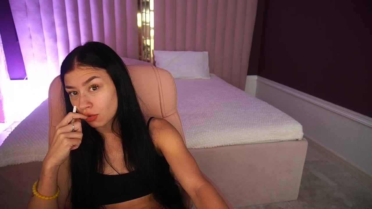 FataleNellie Cam Model Chat October 3, 2025