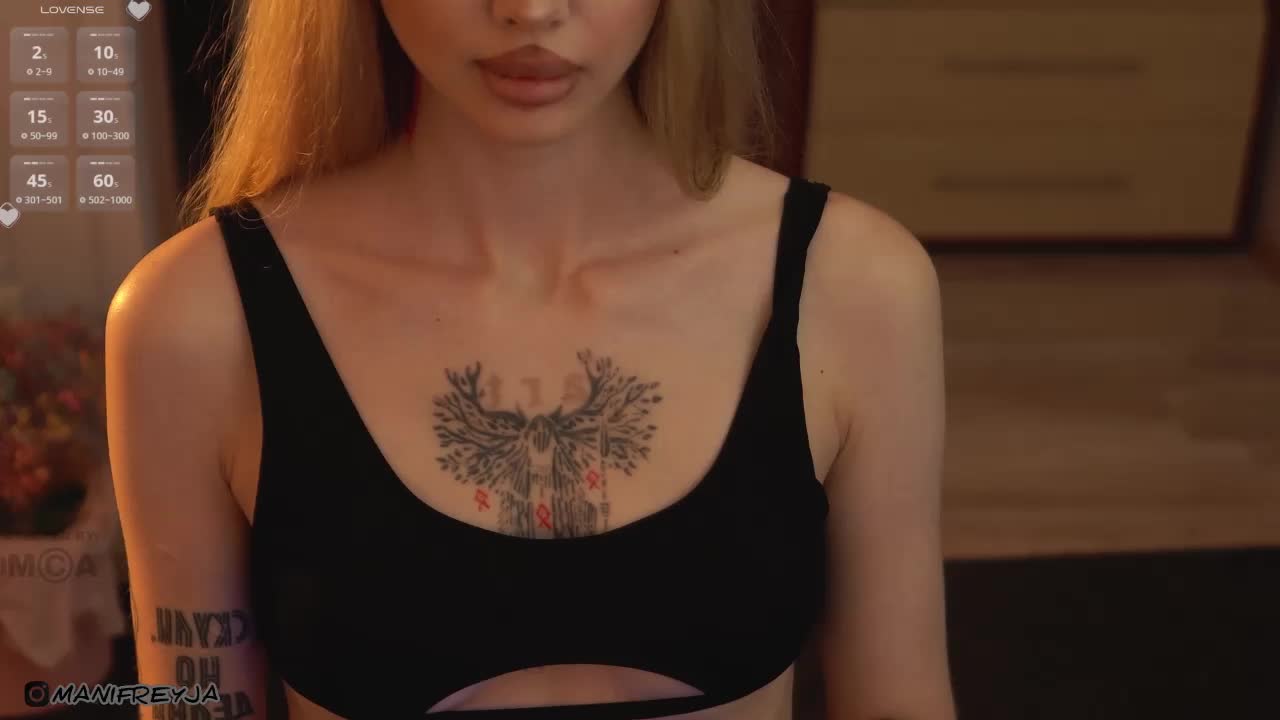 ManiFreyja Cam Model Chat October 3, 2025