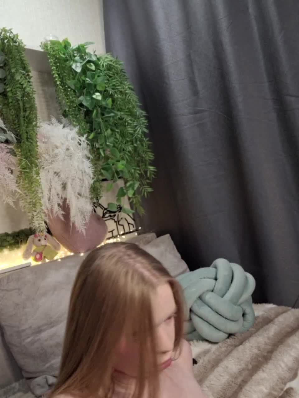 -scyrim- Cam Model Chat October 3, 2025