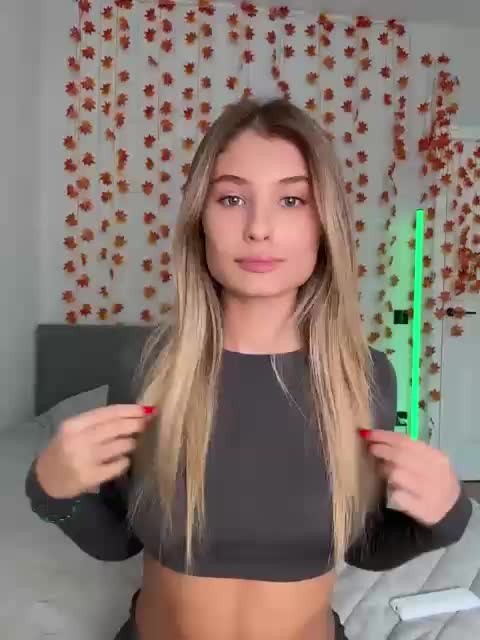 FOX69LOVE Cam Model Chat October 3, 2025