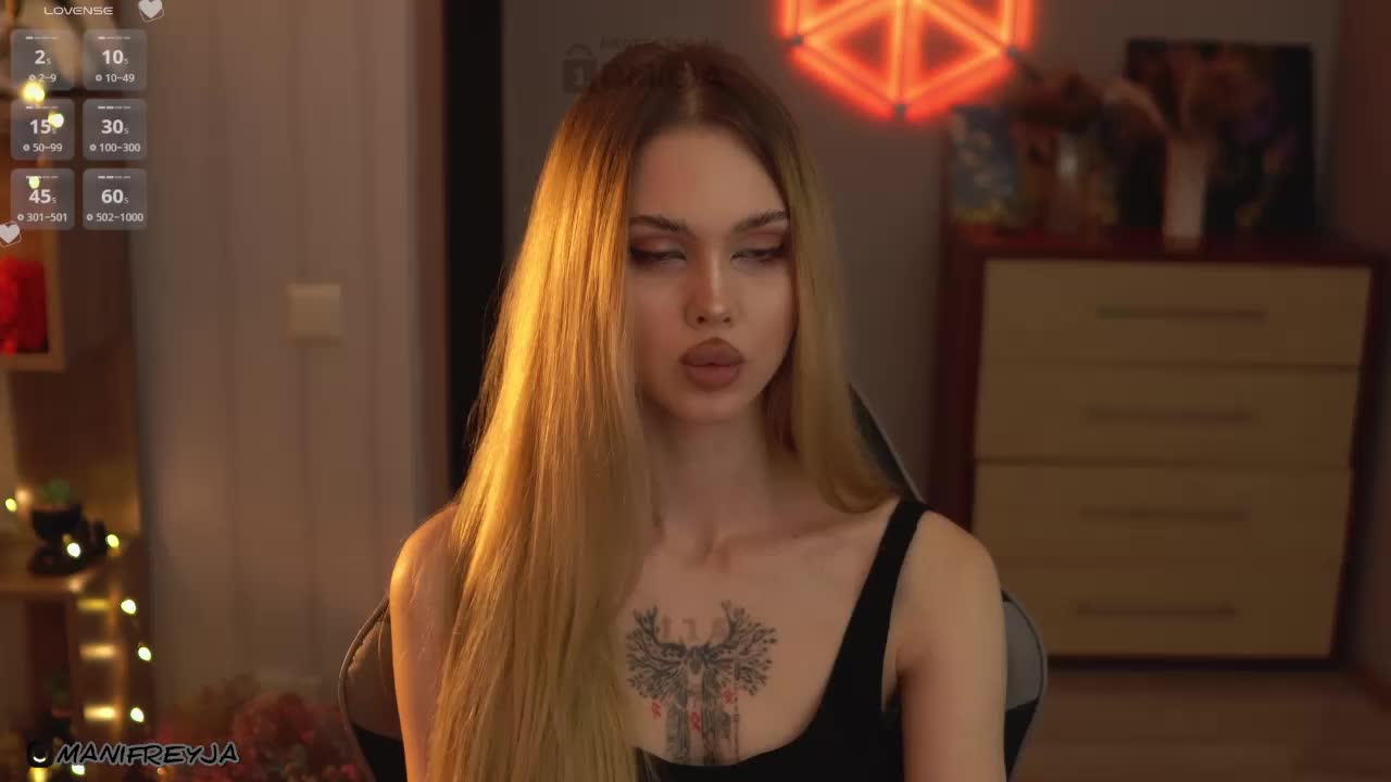 ManiFreyja Cam Model Chat October 3, 2025