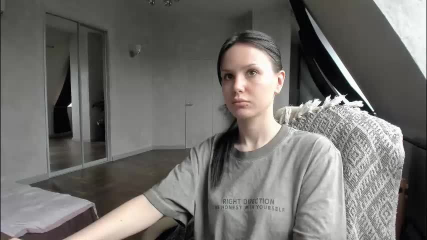 yourher0in Cam Model Chat October 3, 2025