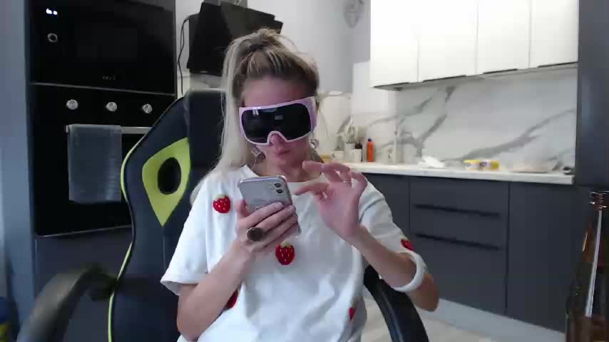 blondalina Cam Model Chat October 3, 2025