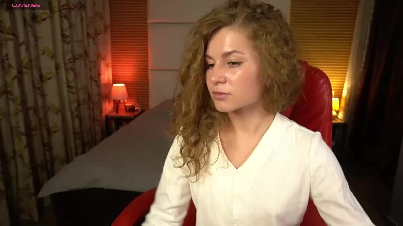 YoursGirlAlice Cam Model Chat October 3, 2025