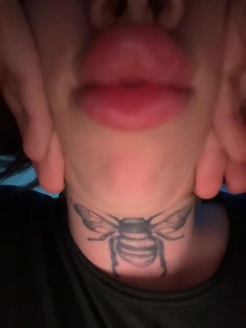 v_-_-_v Cam Model Chat October 3, 2025