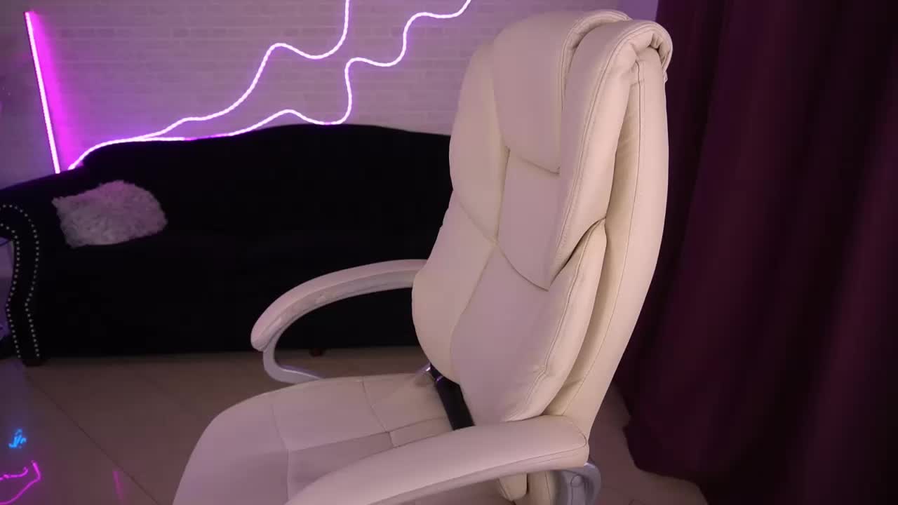 AmellyWhite Cam Model Chat October 4, 2025