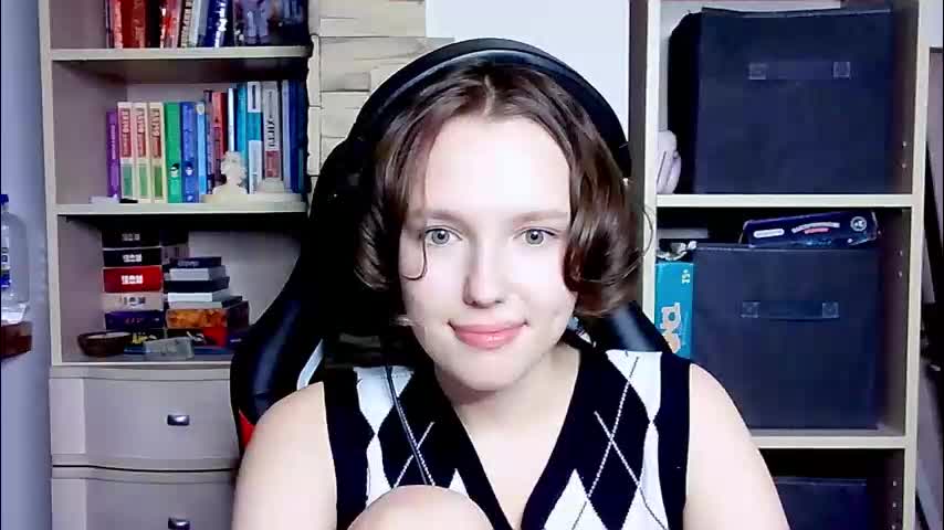 diana_back3 Cam Model Chat October 4, 2025