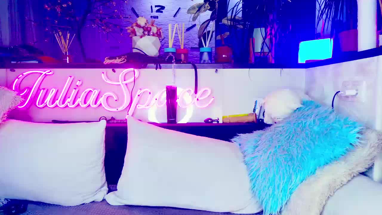 _JuliaSpace_ Cam Model Chat October 4, 2025