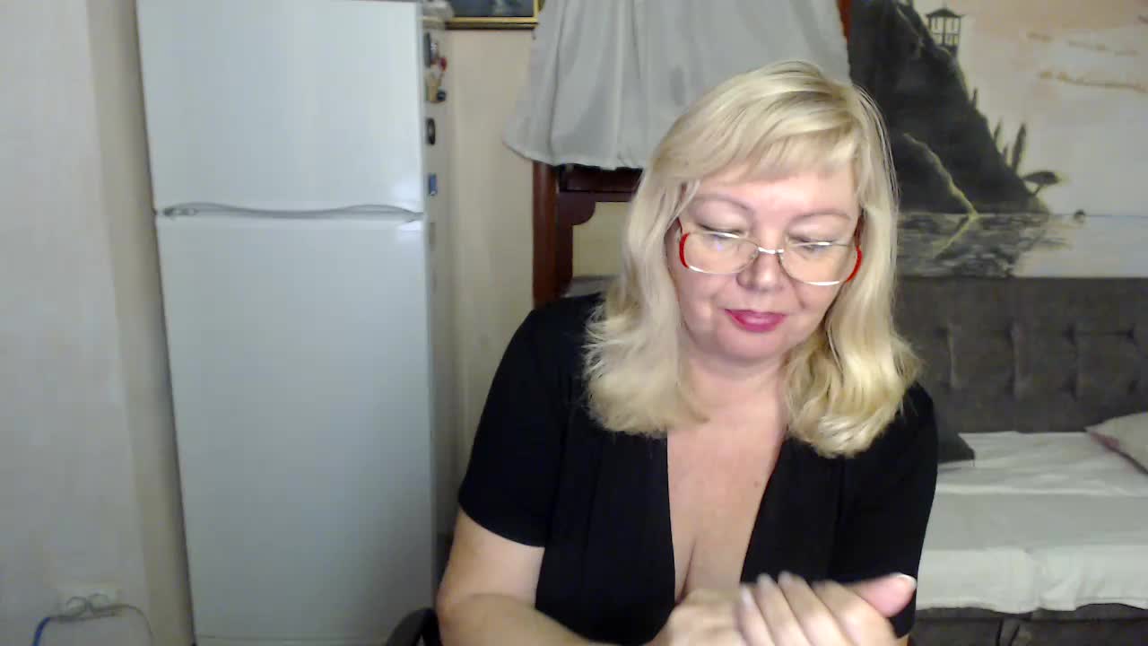 EvelynLoveShy Cam Model Chat October 4, 2025