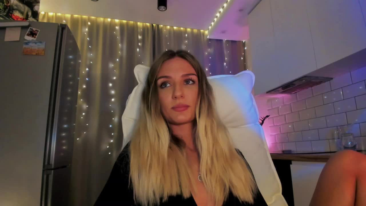 EnlivenLuv Cam Model Chat October 4, 2025