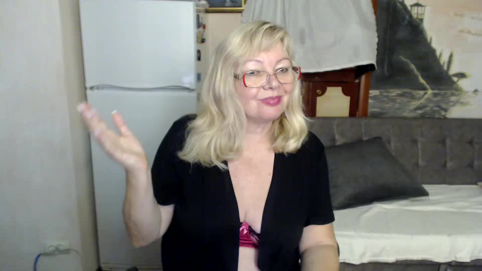 EvelynLoveShy Cam Model Chat October 4, 2025