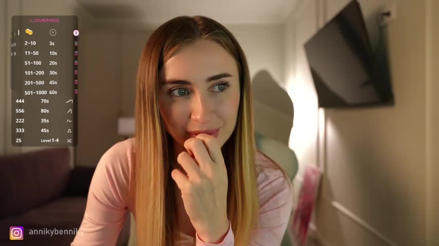 Coconutkittyy Cam Model Chat October 4, 2025