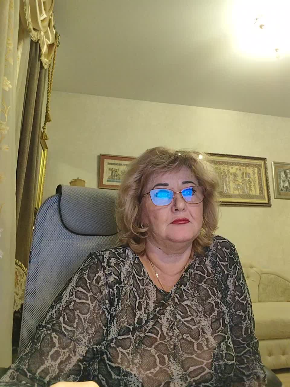 KarinkaSweet Cam Model Chat October 4, 2025