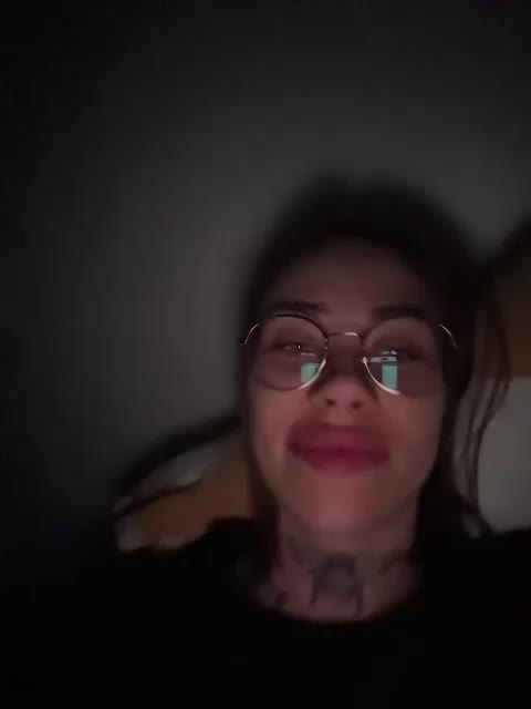 v_-_-_v Cam Model Chat October 4, 2025