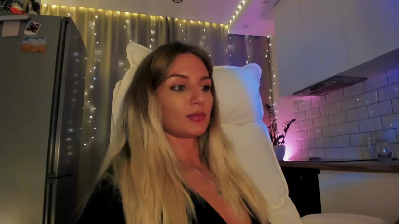 EnlivenLuv Cam Model Chat October 4, 2025