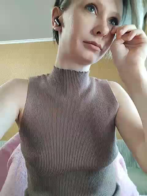 -Christina- Cam Model Chat October 4, 2025