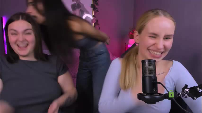 ariana_ross7 Cam Model Chat October 4, 2025