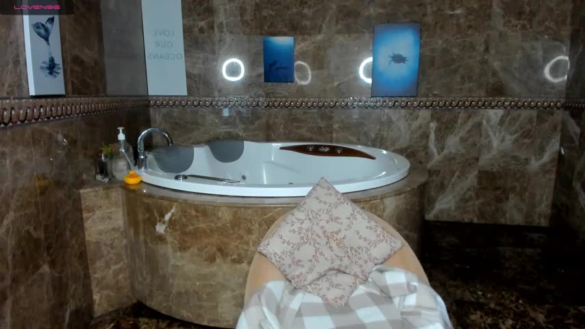 adell_berry Cam Model Chat October 4, 2025