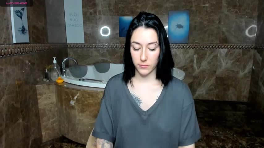 adell_berry Cam Model Chat October 4, 2025