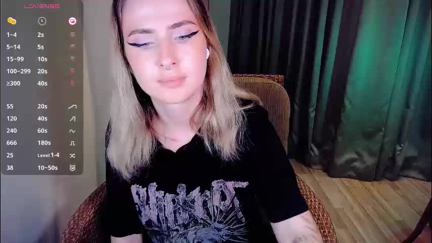 shyfoxxxy Cam Model Chat October 4, 2025