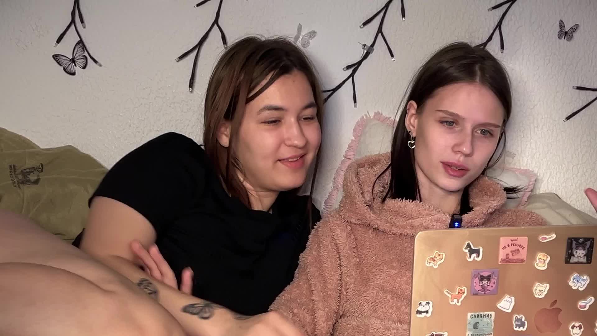 ZoyaVikki Cam Model Chat October 4, 2025