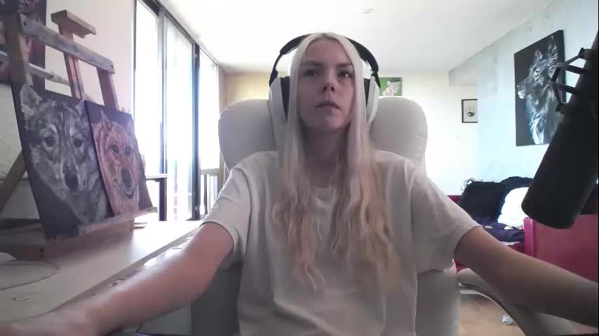 tinykylie Cam Model Chat October 4, 2025