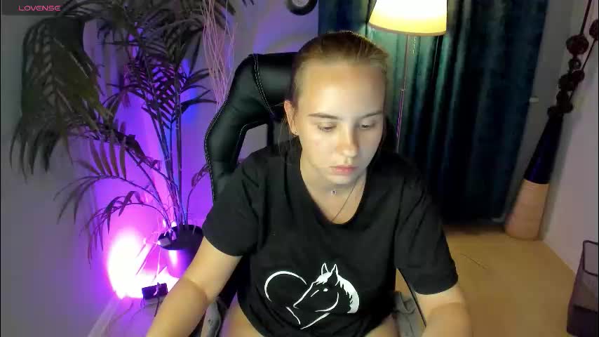 l1ka_one Cam Model Chat October 4, 2025